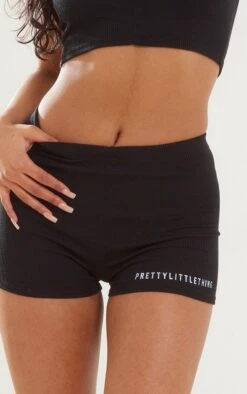 Logic PRETTYLITTLETHING Mini-short Côtelé Crêpé Noir à Imprimé -Pas Cher Tendance Charme Magasin 04ac43ad4c3e9ed8504f52856b5d34a45c006792 cnd4694 5