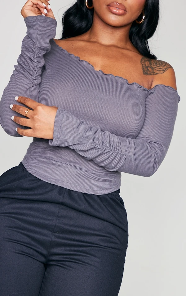 Shape Top Long Côtelé Gris Anthracite à Col Bardot Et Manches Froncées 4 Shape Top Long Côtelé Gris Anthracite à Col Bardot Et Manches Froncées – Image 4