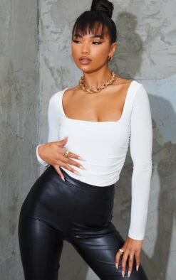 Body Moulant Froncé Crème à Encolure Carrée Et Manches Longues