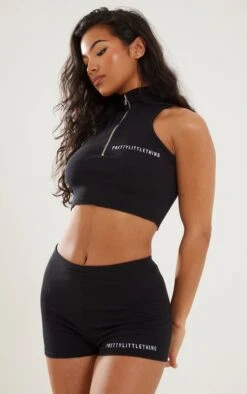 Logic PRETTYLITTLETHING Mini-short Côtelé Crêpé Noir à Imprimé -Pas Cher Tendance Charme Magasin 273ee6d1daa47275670faa10d3da251cc0072438 cnd4694 4