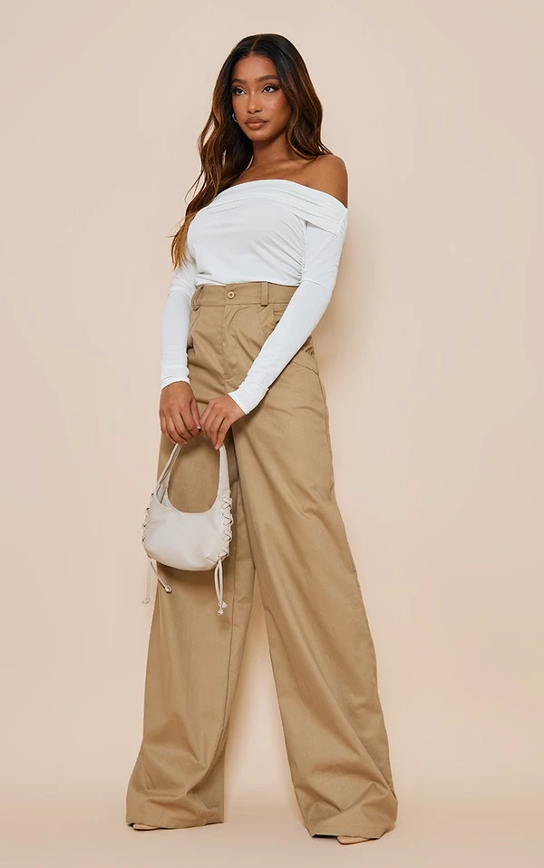 Top Moulant Blanc Froncé à Manches Longues Et Col Bardot 3 Top Moulant Blanc Froncé à Manches Longues Et Col Bardot – Image 3