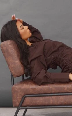 Robe Moulante Style Chemise Oversize Froncée Chocolat 8 Robe Moulante Style Chemise Oversize Froncée Chocolat -Pas Cher Tendance Charme Magasin 2bd51b915d5312bd9cd77a4e2c78b2a776bc7718 cnb8479 4