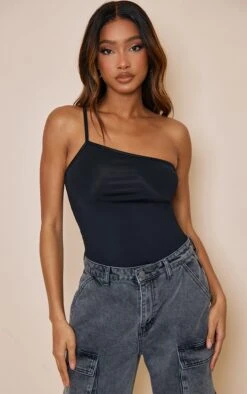 Body Moulant Noir à Détail Contours Et Bretelle Asymétrique