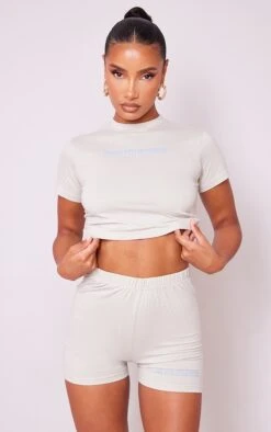 PRETTYLITTLETHING Mini-short Gris Pâle à Slogan Imprimé -Pas Cher Tendance Charme Magasin 32dca1e714056692059ade13717cdd97f6ec6b3f cne0188 4