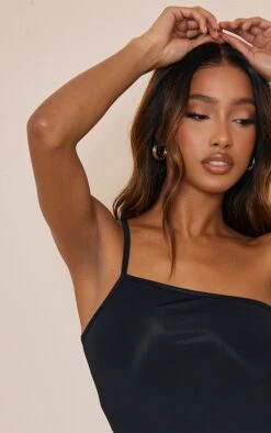 Body Moulant Noir à Détail Contours Et Bretelle Asymétrique -Pas Cher Tendance Charme Magasin 420c37ec6e78f067685018fc5d145d14c1727140 cnd3808 4