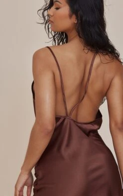 Robe Droite Asymétrique Moulante Satinée Chocolat -Pas Cher Tendance Charme Magasin 4b524b2de21b5bb4847aabdb9b9e35740b22cbb0 cnc4533 4