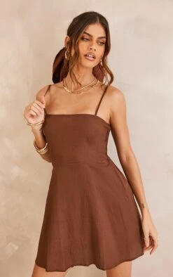 Robe Baby Doll Effet Lin Chocolat Froncée Dans Le Dos à Col Droit