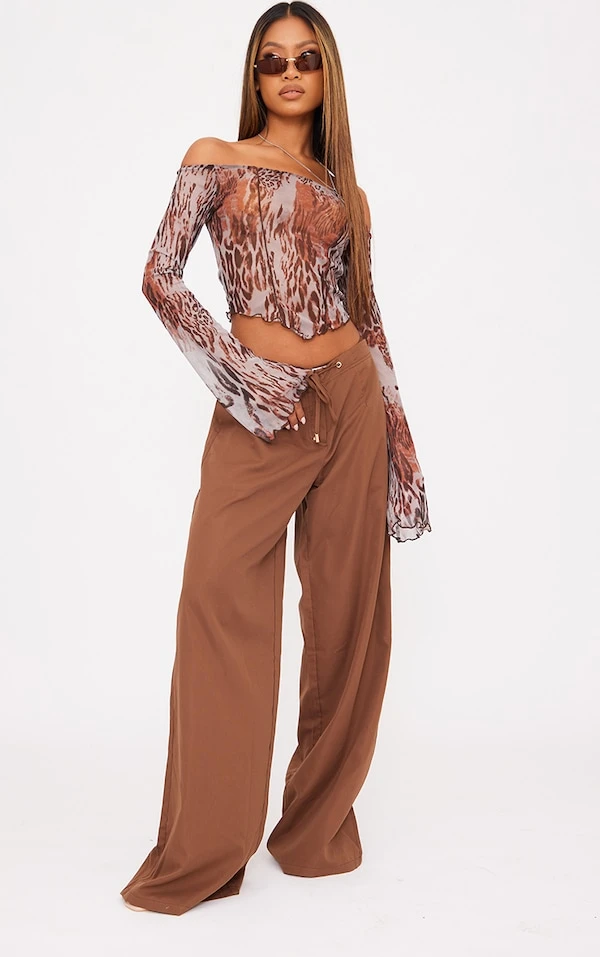 Top En Mesh Imprimé Animal Abstrait Chocolat à Col Bardot 3 Top En Mesh Imprimé Animal Abstrait Chocolat à Col Bardot – Image 3