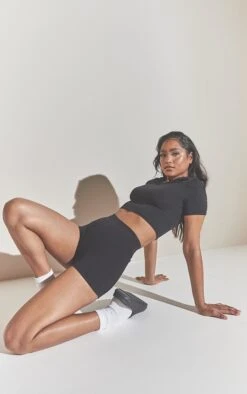 Mini-short Structuré Côtelé Noir Détail Contours