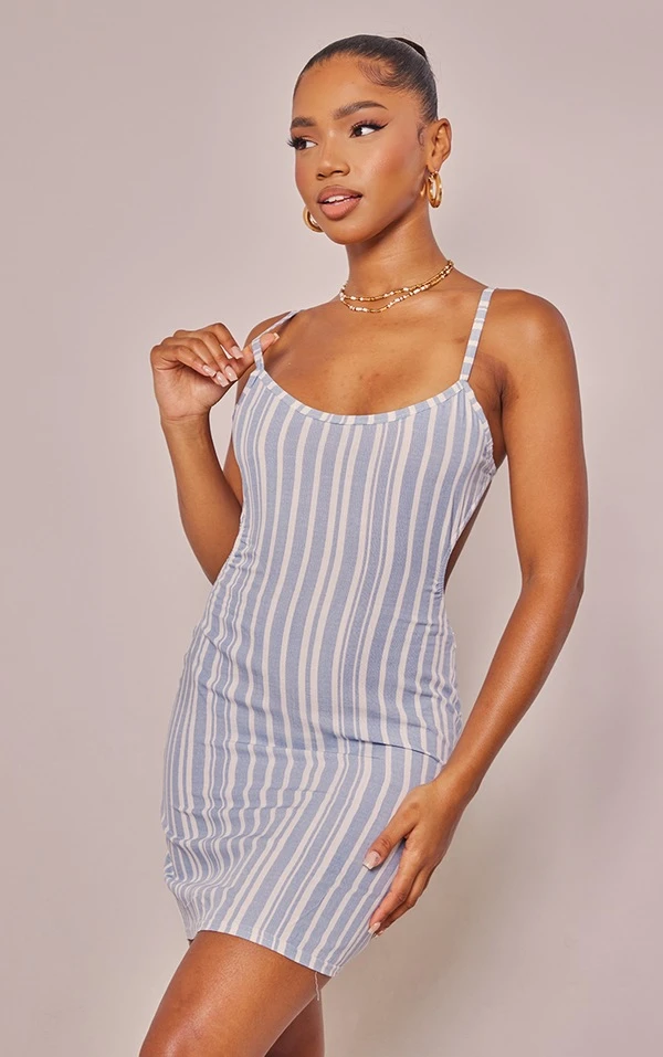 Robe T-shirt Droite En Effet Lin Bleu Découpé à Rayures Et Liens Noués Au Dos 2 Robe T-shirt Droite En Effet Lin Bleu Découpé à Rayures Et Liens Noués Au Dos – Image 2