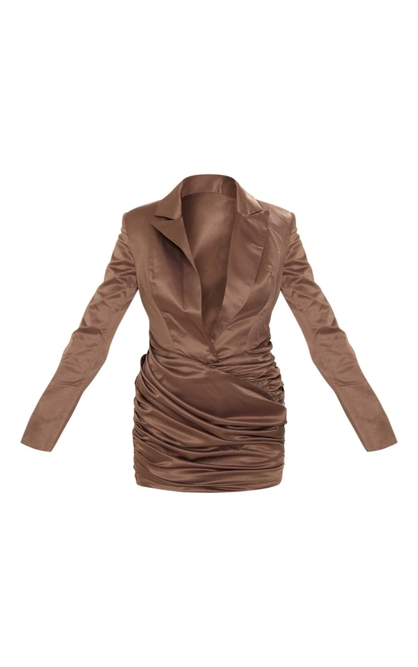 Robe Blazer Satinée Taupe Décolletée à Jupe Portefeuille 5 Robe Blazer Satinée Taupe Décolletée à Jupe Portefeuille – Image 5