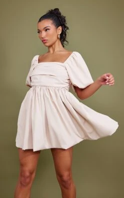 Robe Droite Crème Froncée à Manches Et Jupe Bouffantes