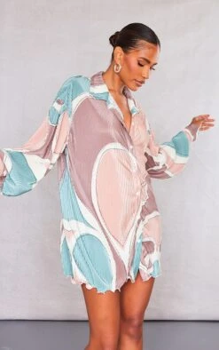 Robe Chemise Plissée Gris Anthracite à Imprimé Abstrait Et Ourlet Volanté