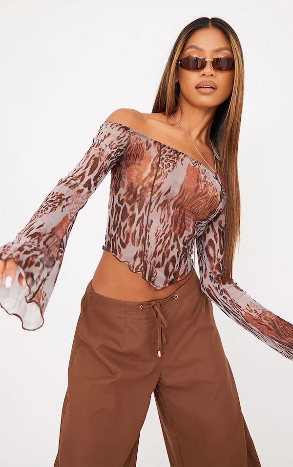 Top En Mesh Imprimé Animal Abstrait Chocolat à Col Bardot 1 Top En Mesh Imprimé Animal Abstrait Chocolat à Col Bardot