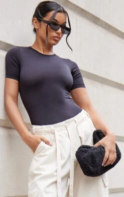 Body Moulant Basique Noir Ă Manches Courtes