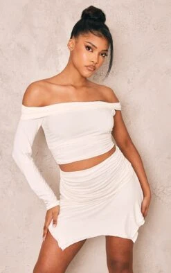 Crop Top Moulant Blanc à Manche Unique Froncé Et Col Bardot