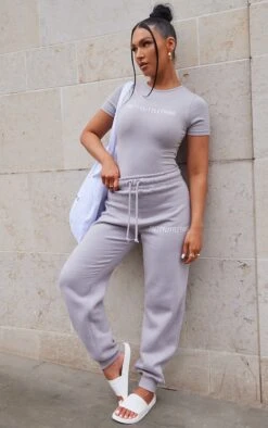 Zero PRETTYLITTLETHING Body Lilas Gris à Manches Courtes Et Slogan Imprimé -Pas Cher Tendance Charme Magasin c6b2c029639a9be68c2e4c79a271b25747bd28c6 cmz3116 3