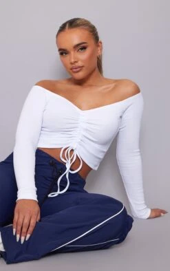 Crop Top Côtelé Blanc à Col Bardot Froncé Devant