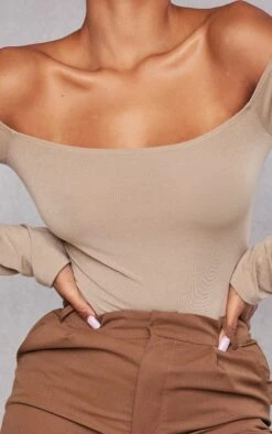 Body En Jersey Doux Taupe à Col Bardot -Pas Cher Tendance Charme Magasin dd68af1a32c0f3b4515ecccf6321c62d5826dfb4 cnc5516 4
