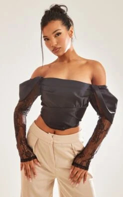 Crop Top Satiné Noir à Manches En Dentelle Et Col Bardot Drapé Plissé