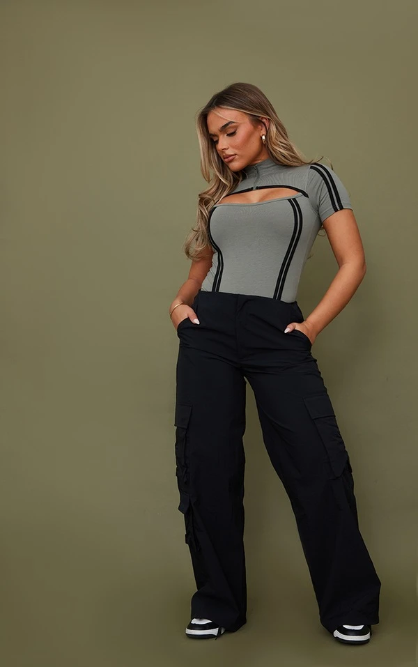 Body Découpé Kaki à Manches Courtes Et Détail Bandes 3 Body Découpé Kaki à Manches Courtes Et Détail Bandes – Image 3