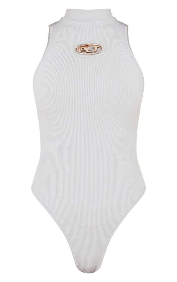 PRETTYLITTLETHING Body Gris Acier à Col Montant Et Détail Empiècement 5 PRETTYLITTLETHING Body Gris Acier à Col Montant Et Détail Empiècement – Image 5