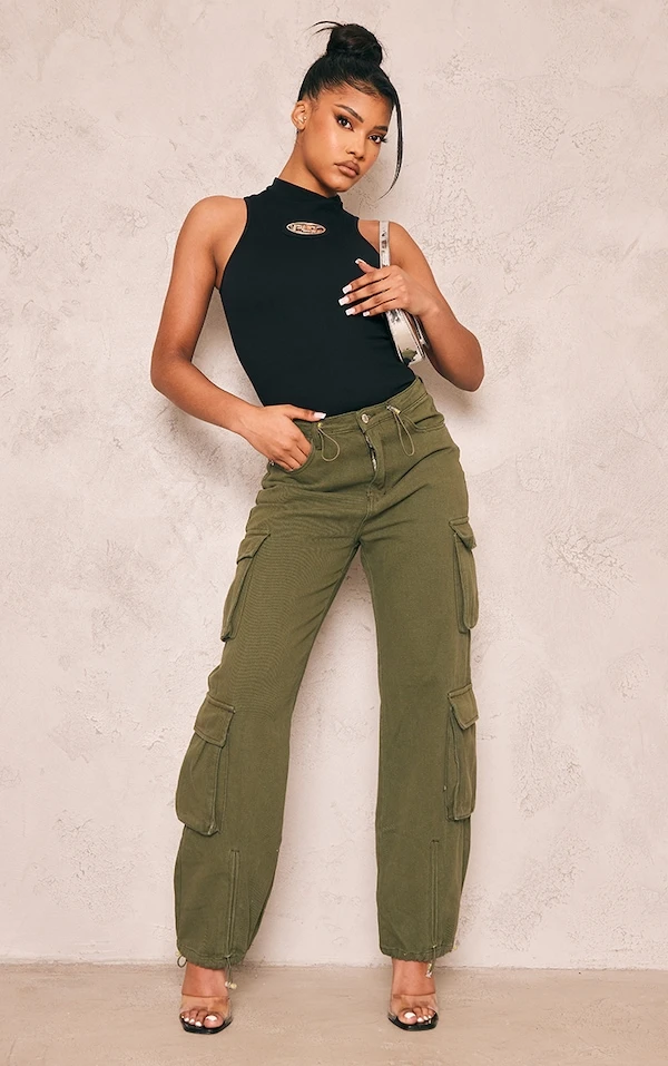 PRETTYLITTLETHING Body Noir à Col Montant Et Détail Empiècement 3 PRETTYLITTLETHING Body Noir à Col Montant Et Détail Empiècement – Image 3