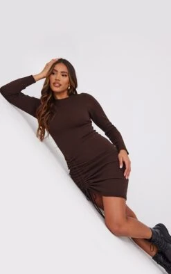 Robe Mi-longue Asymétrique Froncée Chocolat à Manches Longues
