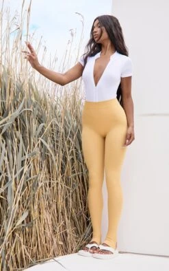 Body Blanc Côtelé Structuré à Manches Courtes Et Zip Devant Détail Contours -Pas Cher Tendance Charme Magasin fcd3beee46b3b75ec2892652bf02510a3a3d50b5 cmr8020 3